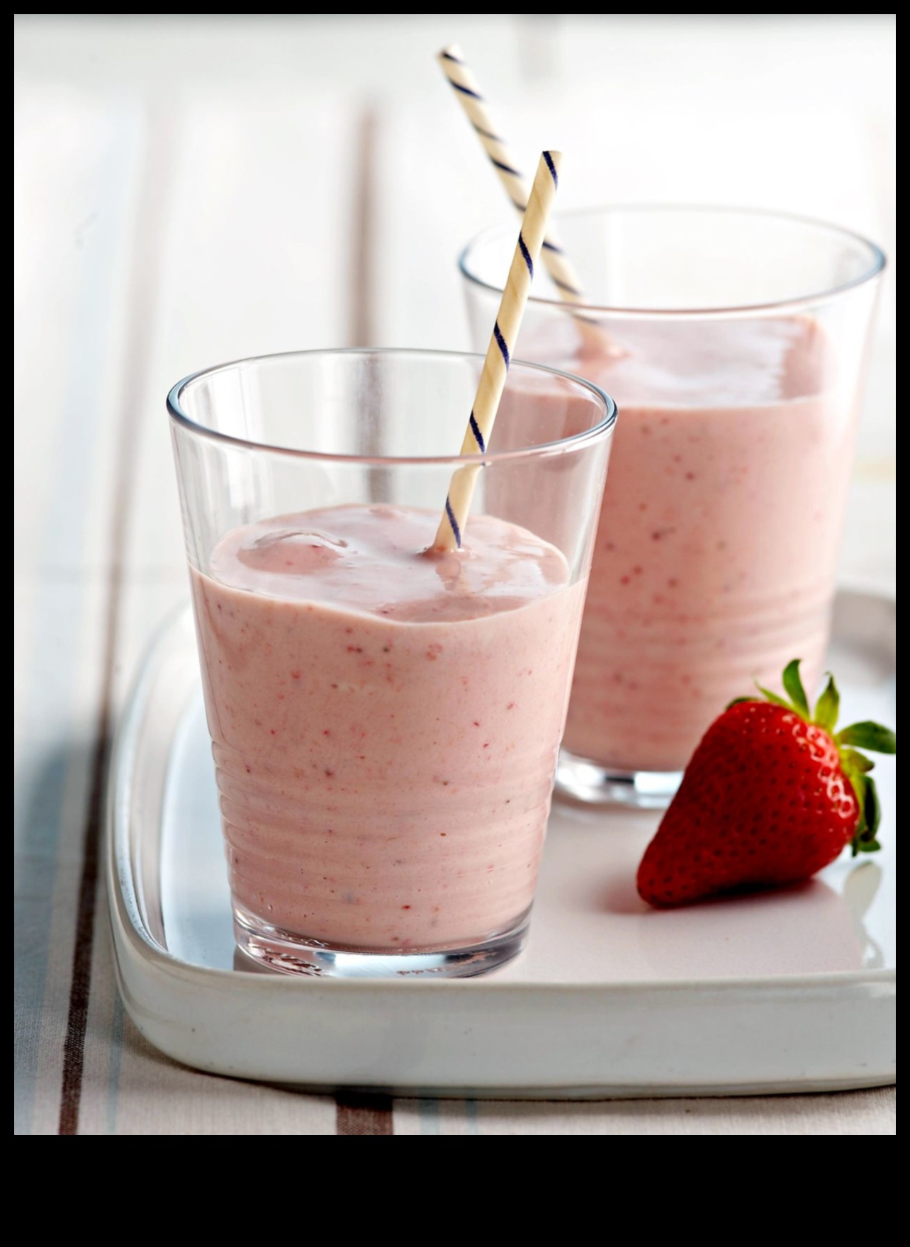 Δυναμώστε την ημέρα σας 6 Smoothies με πρωτεΐνες για να τροφοδοτήσετε το πρωί σας 2 Δυναμώστε την ημέρα σας: Smoothies με πρωτεΐνες για το πρωινό καύσιμο
