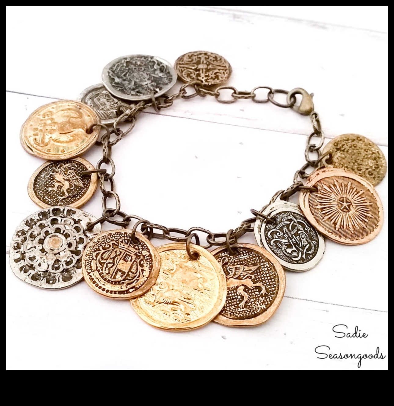 Αξεσουάρ DIY με vintage κουμπιά: Μετατρέποντας τη νοσταλγία σε στυλ