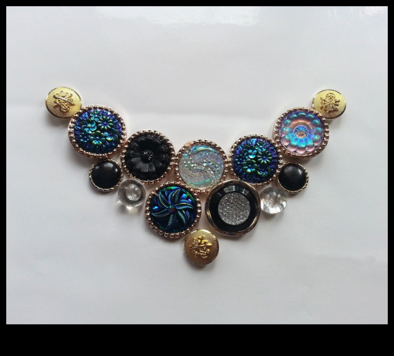 Αξεσουάρ DIY με vintage κουμπιά: Μετατρέποντας τη νοσταλγία σε στυλ