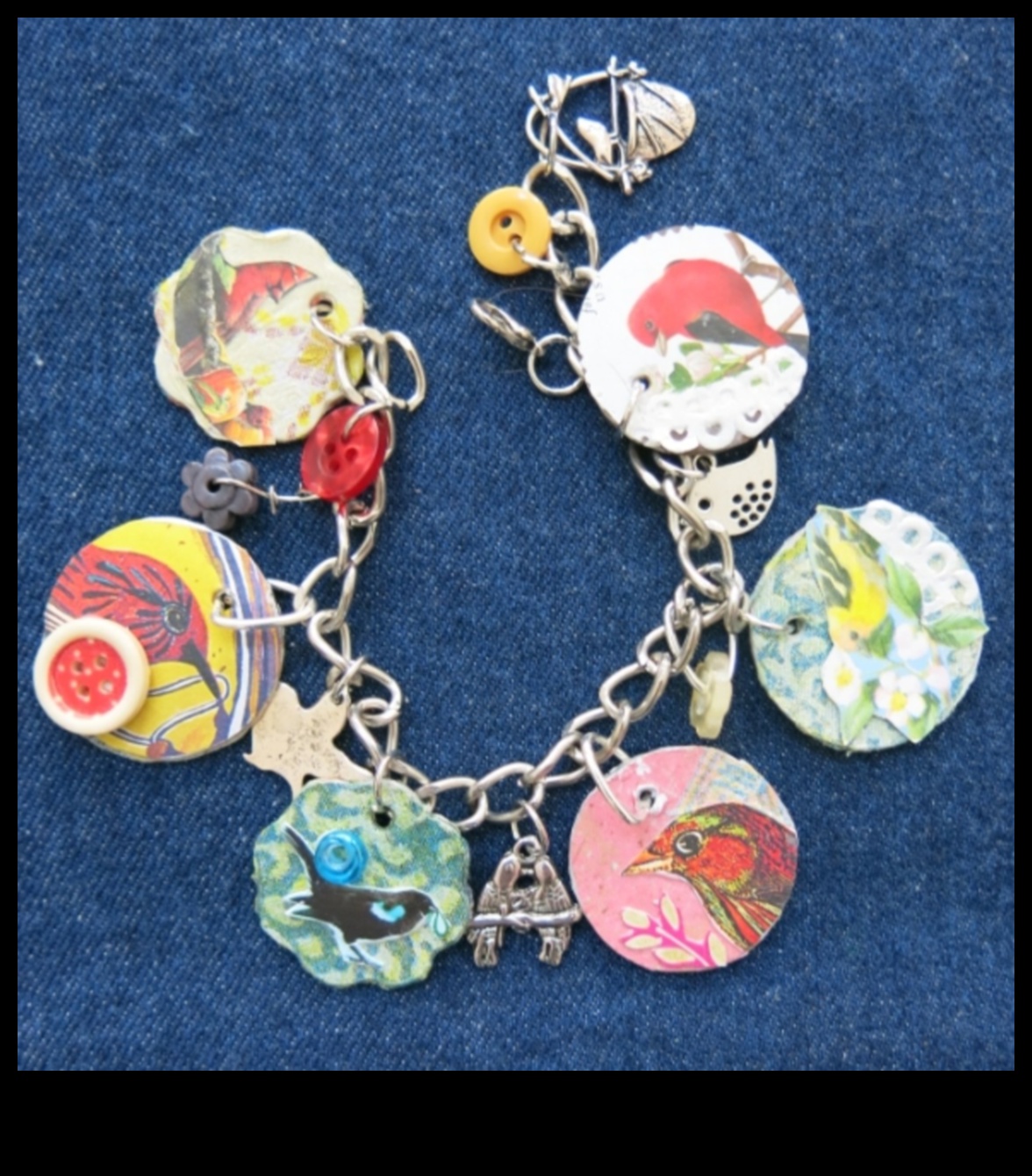 Crafty Charms and Pendants: DIY αξεσουάρ με προσωπική πινελιά