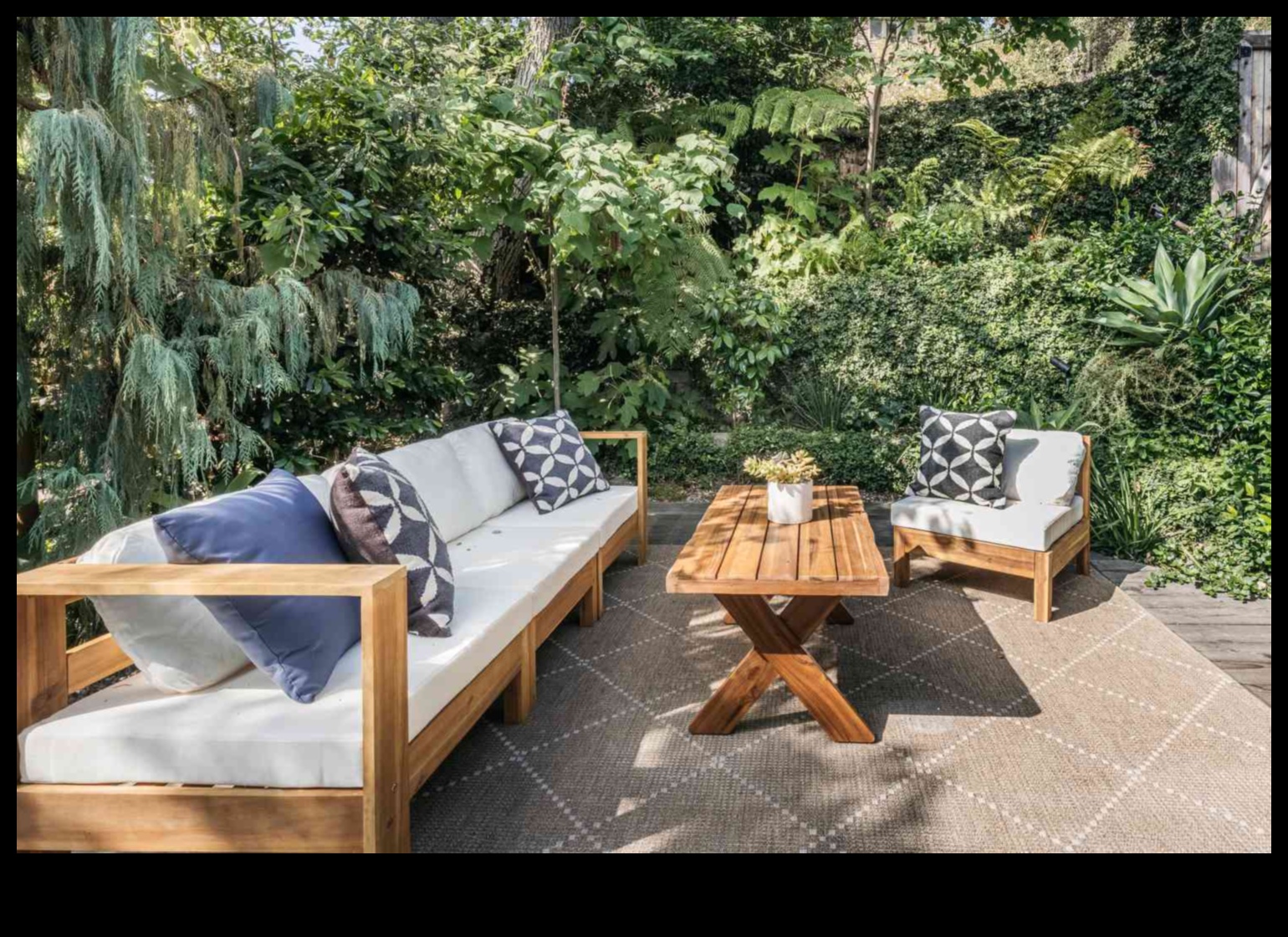 Rustic Chic: Κομψά έπιπλα για το υπαίθριο καταφύγιό σας