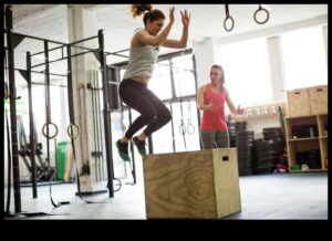 Συναρπαστικές προπονήσεις: Βελτιώστε τη φυσική σας κατάσταση με κινήσεις υψηλής πρόσκρουσης